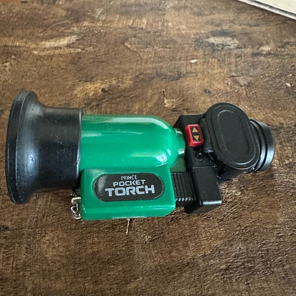 Prince Green and Black Pocket Torch - Picture 2 of 10